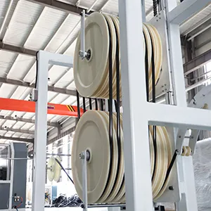 Pipe guiding and straightening unit